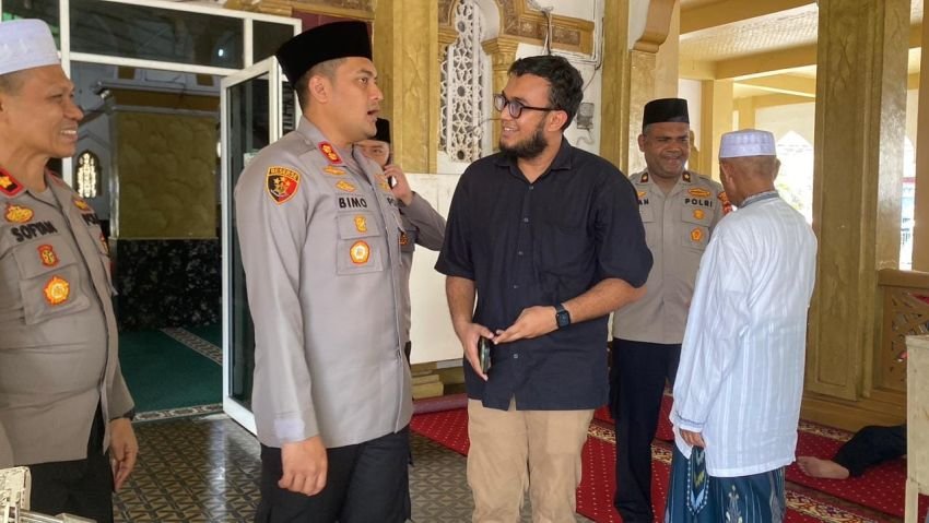 Wujud Nyata Kehadiran Polri, Kapolres Binjai Salat Jumat Bersama Warga