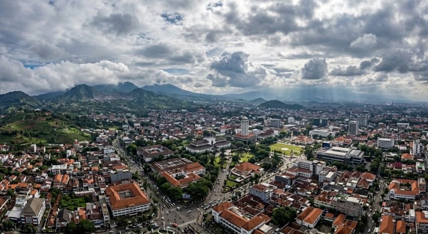 Cuaca Jawa Barat Hari Ini 13 September 2026, Seluruh Wilayah Diprediksi Berawan
