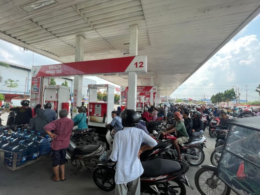 Disemprot "Banyak Ngeles" oleh Said Didu Bahlil Ngotot Stok BBM Aman Padahal Antrean Mengular di Daerah
