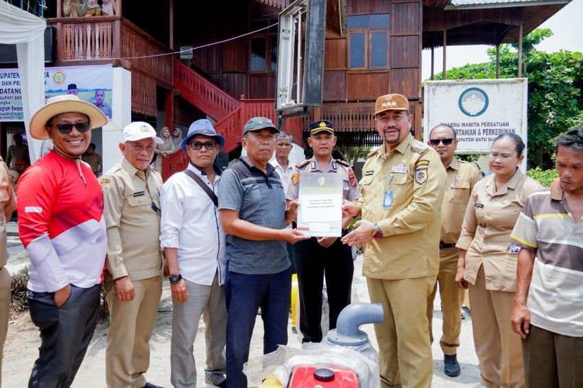 Panen Padi Pakai Combine Harvester, Bupati Batu Bara Targetkan Air Putih Jadi Sentra Padi