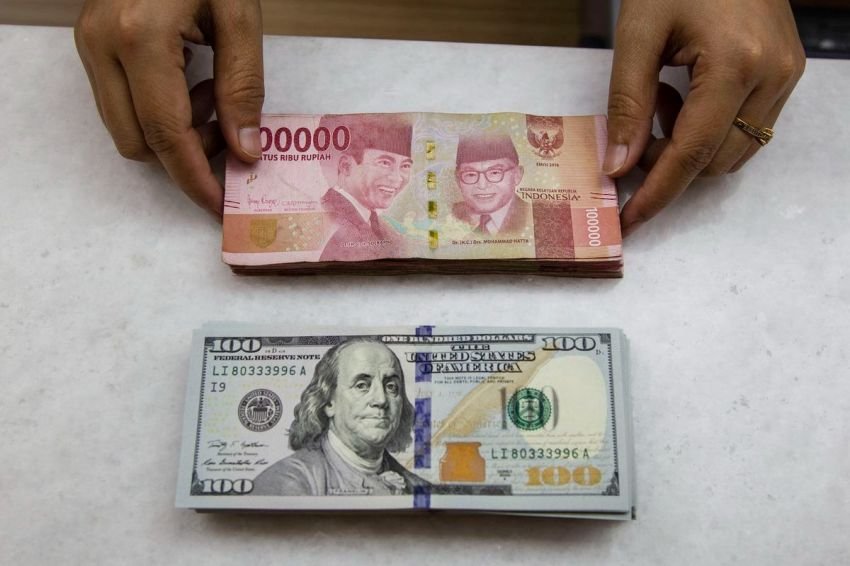 Dolar AS Makin Perkasa Tembus Rp 17.954, Sinyal The Fed dan Geopolitik Bikin Rupiah Tertekan