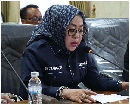 Teras Depan dan Belakang Sama-sama Ambruk, Pegawai Kesbangpol Tanjab Timur Kerja di Tengah Kekhawatiran