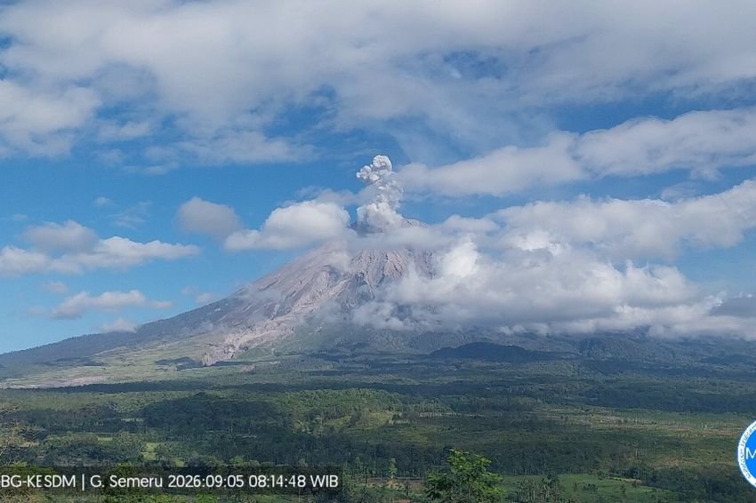 Gunung Semeru di Lumajang Kembali Erupsi dan Semburkan Kolom Abu Setinggi 1.000 Meter