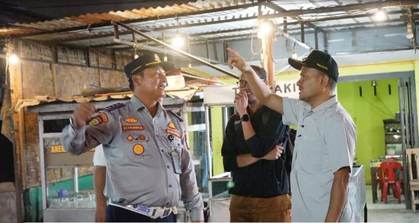 Blusukan Tengah Malam Walkot Tanjungbalai Cek Langsung 25 LPJU Surya Kemenhub dan Lapak UMKM