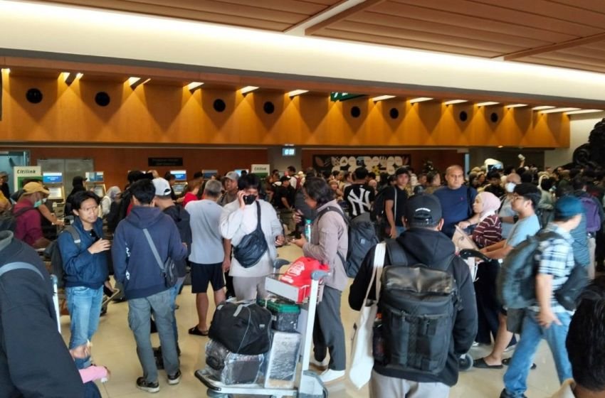 Sebaran Abu Vulkanik Anak Krakatau Meluas, 6 Bandara Ini Tutup hingga Senin Pagi