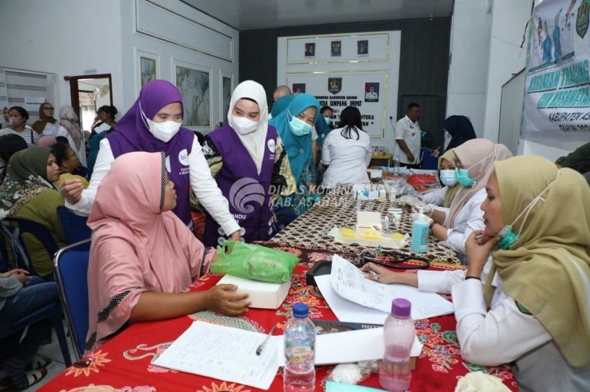 Cegah Penularan TBC, TP Posyandu Asahan Perkuat Deteksi Dini Lewat Tracing dan CKG di Simpang Empat