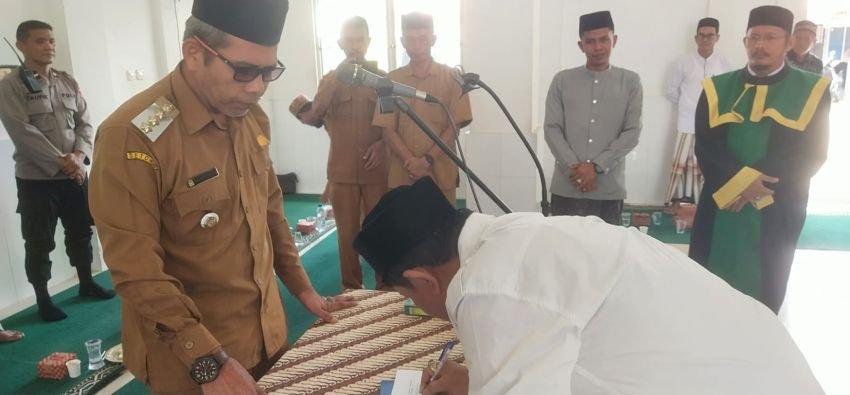 Tuha Peut Gampong Lam Lumpu Periode 2026-2032 Dilantik, Camat Ingatkan Transparansi Dana Gampong