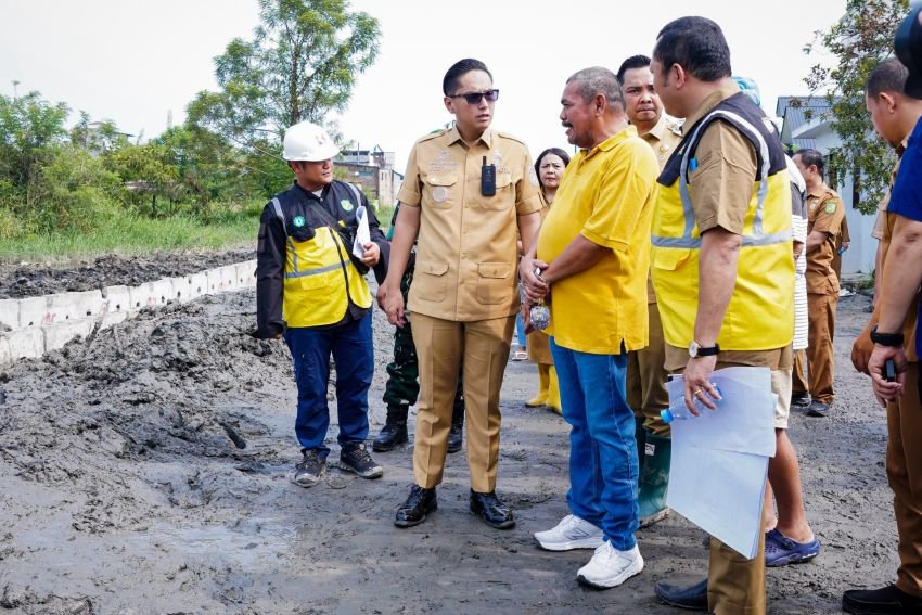 Akhiri Banjir Setinggi Dada! Rico Waas Tinjau Proyek Drainase Raksasa 670 Meter di Medan Helvetia