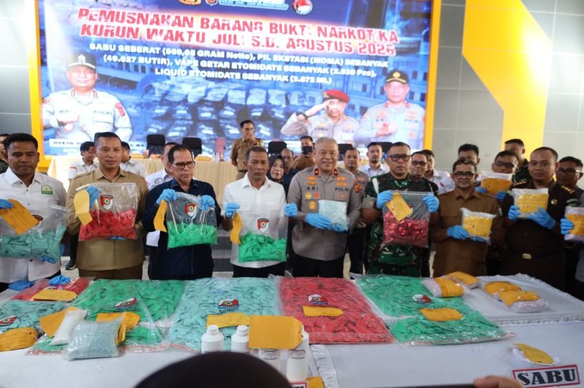 Dilarutkan Air Panas & Digilas 'Baby Roller'! Puluhan Ribu Ekstasi dan Vape Narkoba di Aceh Dimusnahkan