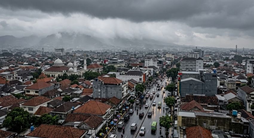 Cuaca Jabar Hari Ini 30 September: Hujan Ringan Mendominasi, Suhu Tembus 36 Derajat
