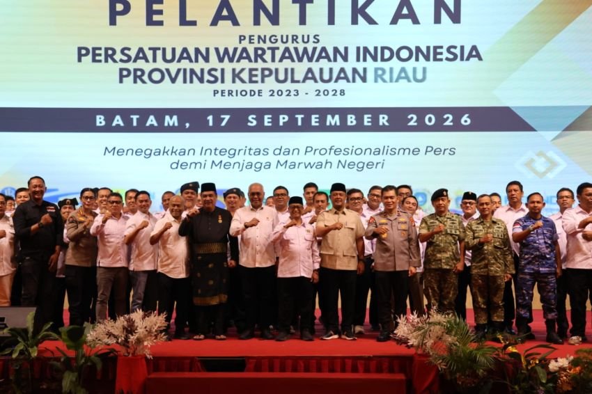 Ketua Umum PWI Pusat Akhmad Munir Lantik Pengurus PWI Kepri Sisa Periode 2023&ndash;2028, Kodaeral IV Perkuat Sinergi dengan Insan Pers