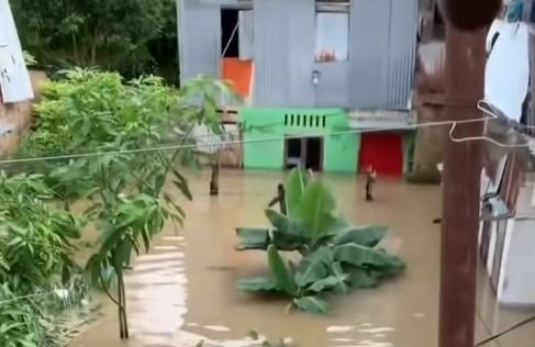 Sungai Deli Meluap, Permukiman Warga Medan Terendam hingga 1 Meter