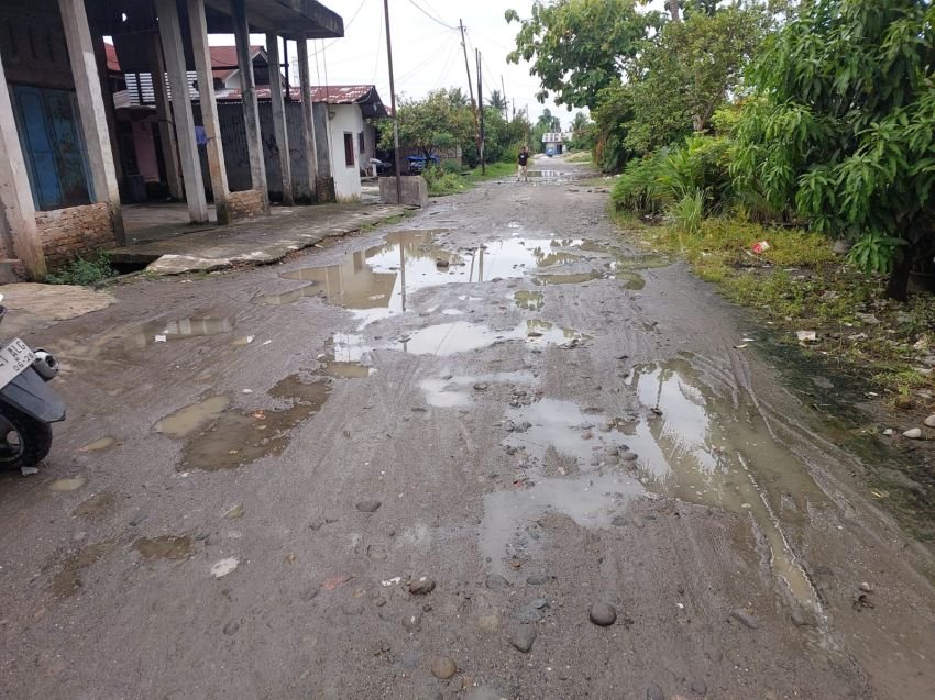 Lapor Pak Presiden! Jalan Dusun II Desa Cinta Damai Bertahun-tahun Rusak Tak Kunjung Diperbaiki