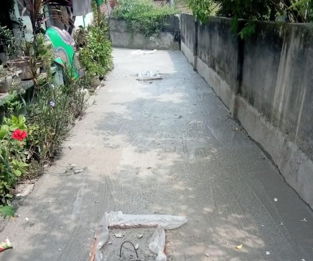 Belasan Tahun Rusak dan Kerap Tergenang, Dana Kelurahan Dimanfaatkan untuk Benahi Jalan Gang Keluarga di Pulo Brayan Kota
