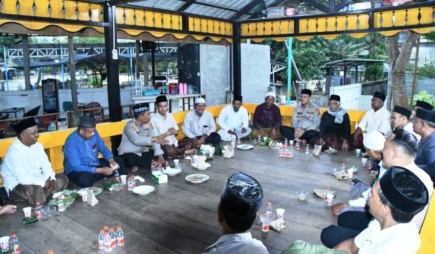 Bahas Narkoba Hingga Asusila Kapolres Aceh Timur Turun Langsung 'Ngopi Bareng' Warga Peudawa