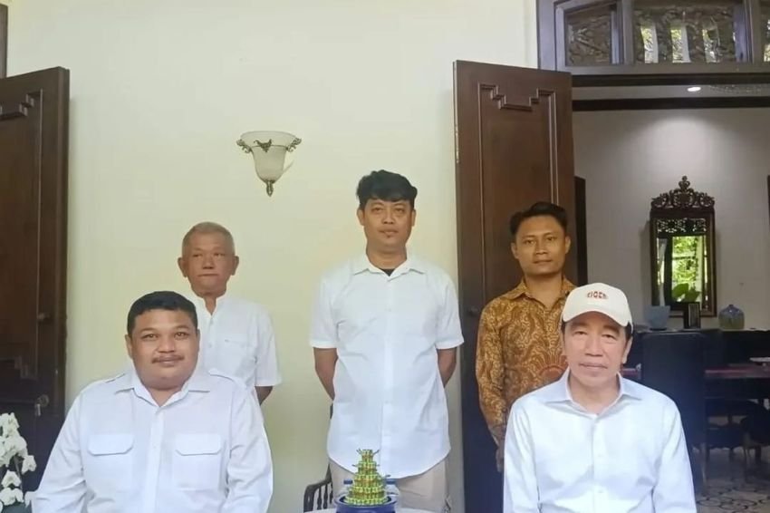 Nekat Temui Jokowi, Kader Surabaya Langsung Ditendang dari PDIP! Pengamat: Ini Sinyal Keras Buat Seluruh Anggota