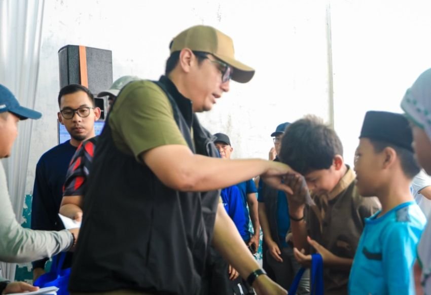 Warga Keluhkan Gang Cipto Rusak dan Banjir, Rico Waas Pastikan Pengaspalan Dikerjakan Tahun Ini