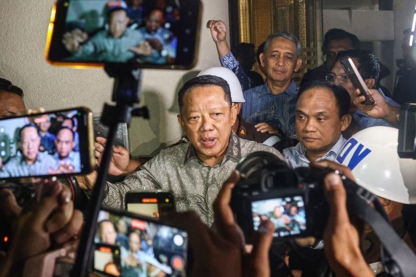 Sembunyikan Emas 74 Kg dan Rp 543 M di Sentul, Eks Jampidsus Febrie Adriansyah Seret 2 Tersangka ke Kejari Jaksel