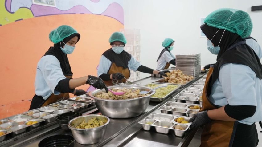 Ternyata Cuma Mengandung 5% Susu, 95% Sisanya Air, BGN Ancam Tutup Dapur MBG yang Curangi Kualitas Minuman