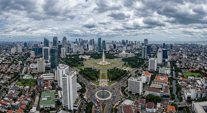 Cuaca Jakarta Hari Ini 15 September: Berawan di Semua Wilayah, Suhu Capai 35 Derajat
