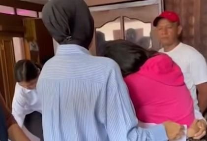 Janda Tiga Anak Ditangkap Polisi karena Live Streaming Pornografi di TikTok, Raup hingga Rp300 Ribu Sekali Siaran