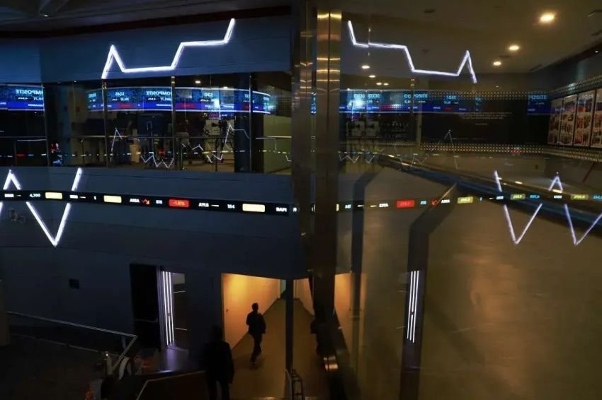IHSG Dibuka Menguat 0,40 Persen, Sempat Tembus Level 6.700 pada Awal Perdagangan