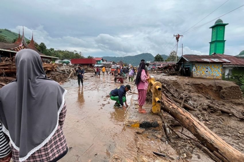 Tertimbun Lumpur di Kompleks Kantor Bupati, Jasad Korban Terakhir Banjir Bandang Solok Ditemukan