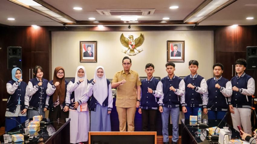 Lepas 10 Pelajar Terpilih ke Ipoh Malaysia, Rico Waas Titip Misi Kenalkan Budaya Medan dan Jaga Nama Baik Bangsa