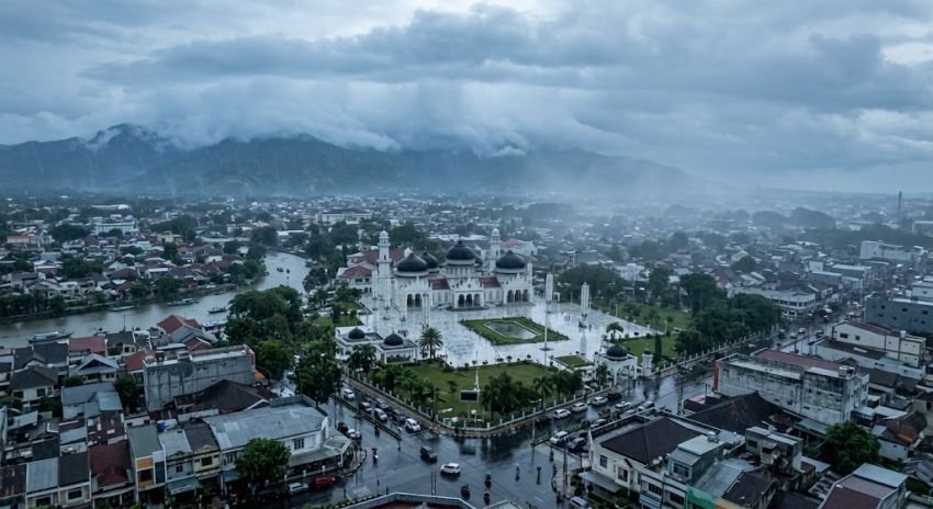 Cuaca Aceh Hari Ini 28 September: Hujan Ringan Mendominasi, Suhu Capai 32 Derajat