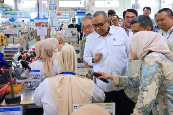 Sambangi Nikomas Gemilang, Wamenaker Tekankan Aturan Kerja Harus Seimbangkan Hak Buruh dan Industri