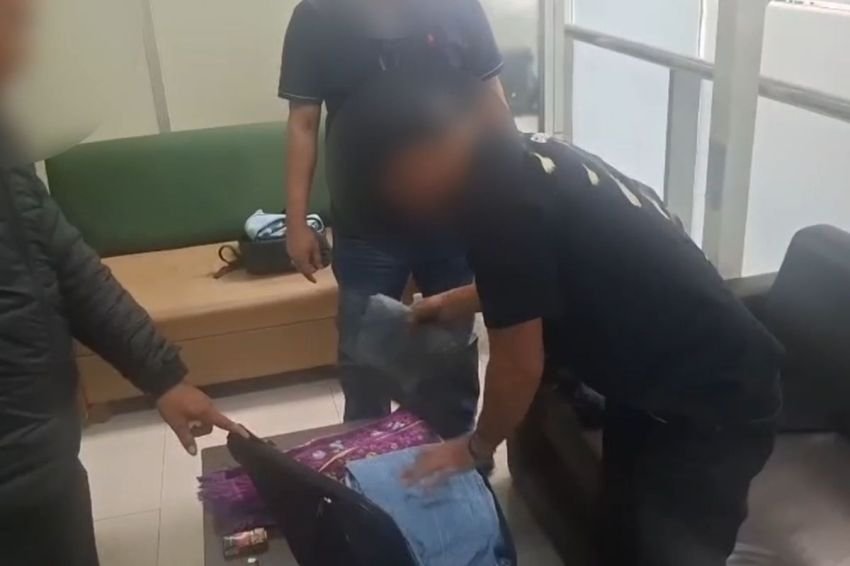 Penumpang Kualanamu Ditangkap, Hampir 1 Kg Sabu Disamarkan dalam Celana Jeans