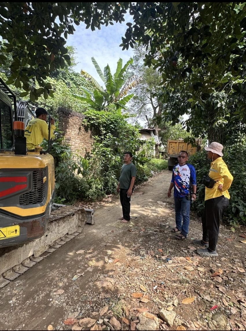 15 Tahun Menderita Lewat Jalan Mirip Kuali, Warga Gang Keluarga Medan Akhirnya Sujud Syukur Nikmati Akses Mulus
