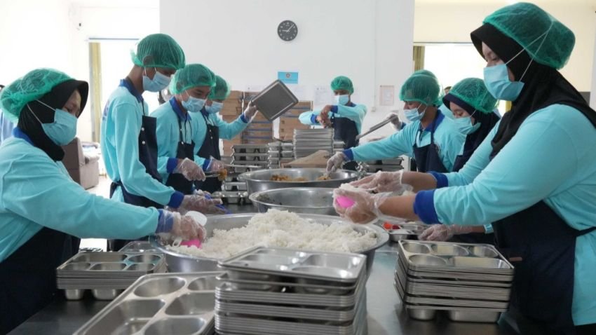 15 Ribu Sekolah di Maluku-Papua Belum Tersentuh, BGN Kebut Program Makan Bergizi Gratis ke Wilayah 3T & Rawan Stunting