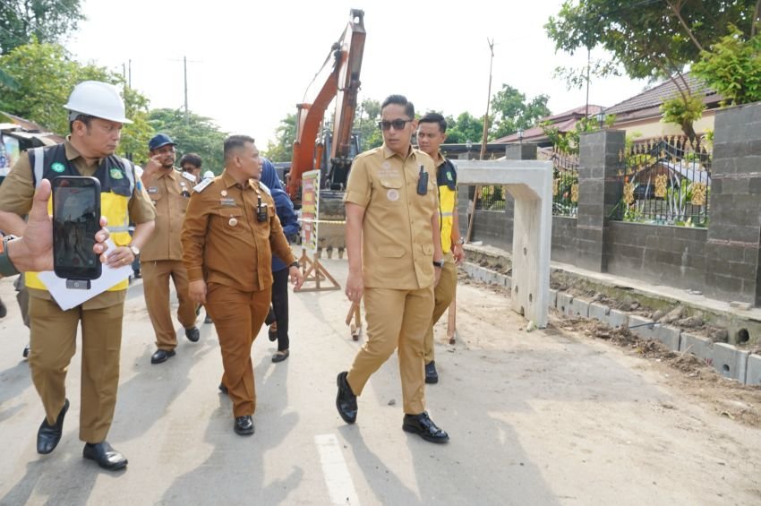 Bebaskan Warga dari Banjir Sebetis, Rico Waas Cek Langsung Proyek Drainase 505 Meter Sei Asahan