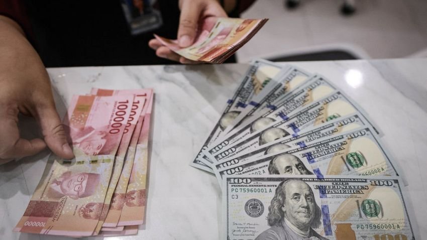 Nilai Tukar Rupiah Hari Ini: Dolar AS Naik Tipis ke Level Rp17.671 di Awal Perdagangan