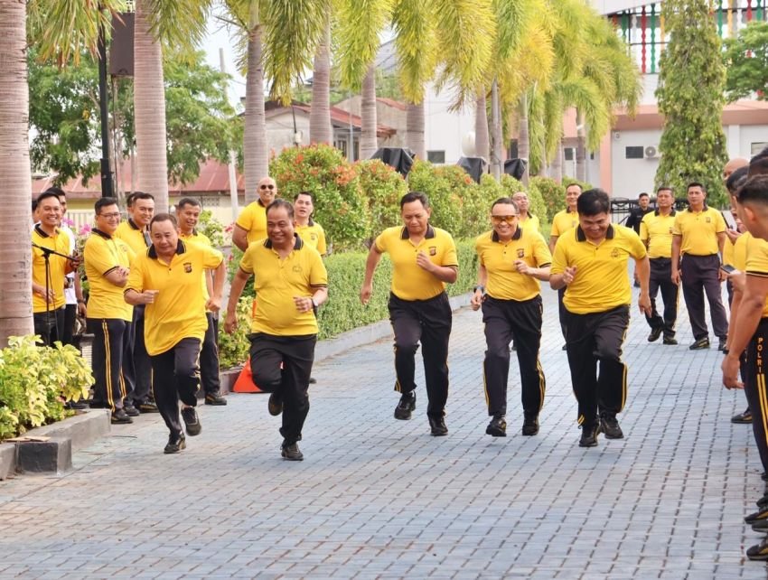 Suasana Pecah! Kapolda Aceh Irjen Pol Ruddi Setiawan Gelar Lomba Lari Antar-Satker, Olahraga Jumat Jadi Ajang Rebutan Juara