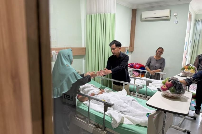 "2 Hal Ini Gak Dilakukan Prabowo", Hendri Satrio Sebut Gibran Minta Maaf ke Korban MBG Warisi Gaya Politik Jokowi