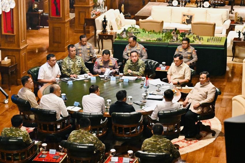Kumpulkan Jajaran Elite TNI-Polri di Hambalang, Prabowo Fokus Bahas Karhutla yang Belum Padam di Sumatra-Kalimantan