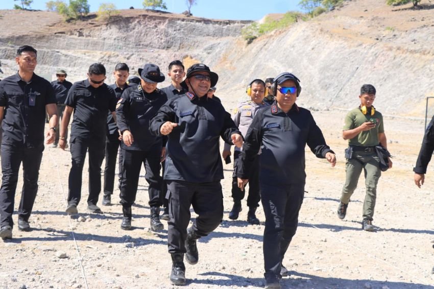 Kapolda Aceh Pimpin Latihan Menembak PJU, dari Senjata Bahu hingga Sniper Jarak 200 Meter
