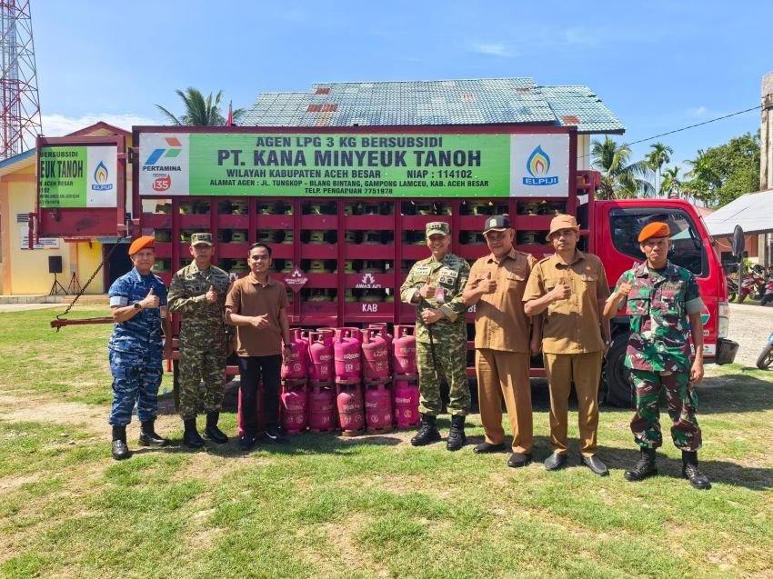 Sambut HUT ke-81 TNI: Lanud Sultan Iskandar Muda Gelar Pasar Murah di Aceh Besar, LPG hingga Beras Dijual Terjangkau