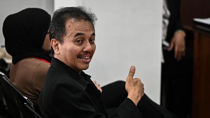 Hakim Tak Bisa Terbang Akibat Erupsi, Sidang Praperadilan Roy Suryo Ditunda