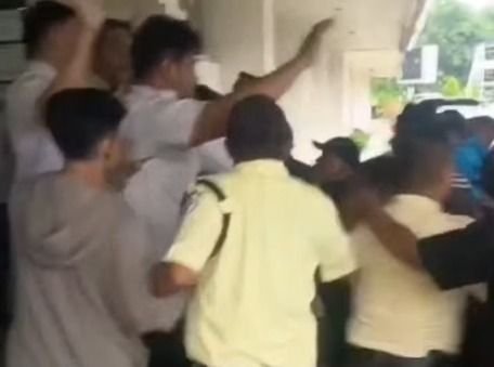 Satpam Diduga Dipukul Saat Massa Terobos Pagar Saat Demo, Begini Penjelasan Disdik Sumut