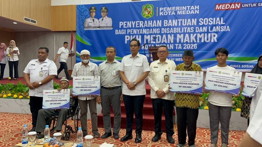 Sasar Warga Terabaikan, Rico Waas Cairkan Bansos PKH Makmur Rp 800 Ribu untuk 10 Ribu Lansia dan Disabilitas Medan