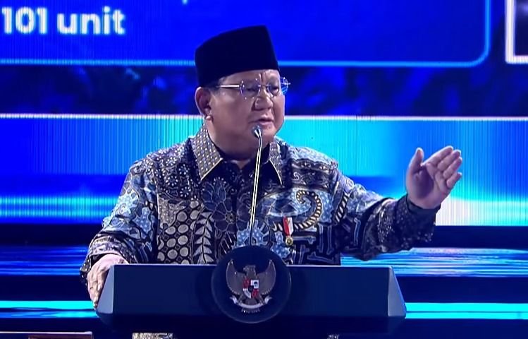 Jika Kekuasaan Lebih Suka Diberi Tepuk Tangan