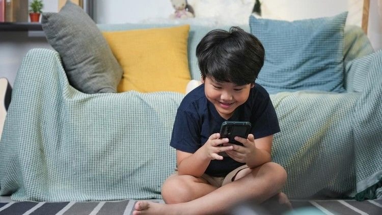 Orang Tua Wajib Tahu: Ini Batas Aman 'Screen Time' Anak Berdasarkan Usia Menurut WHO & IDAI