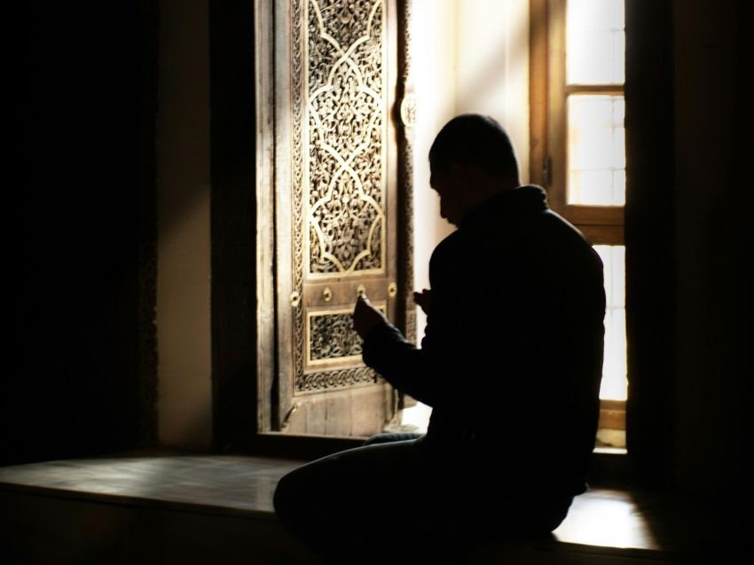 Panduan Lengkap Zikir Pagi & Petang: Bacaan Arab, Latin, Arti, dan Tata Cara Pengamalannya
