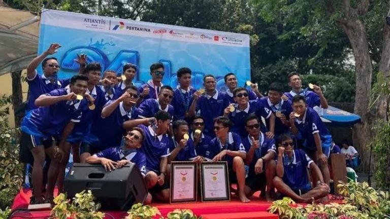 Bidik Dua Rekor MURI, Atlantis Ancol Gelar Renang Estafet 24 Jam dan Bentangkan Merah Putih Sepanjang 360 Meter