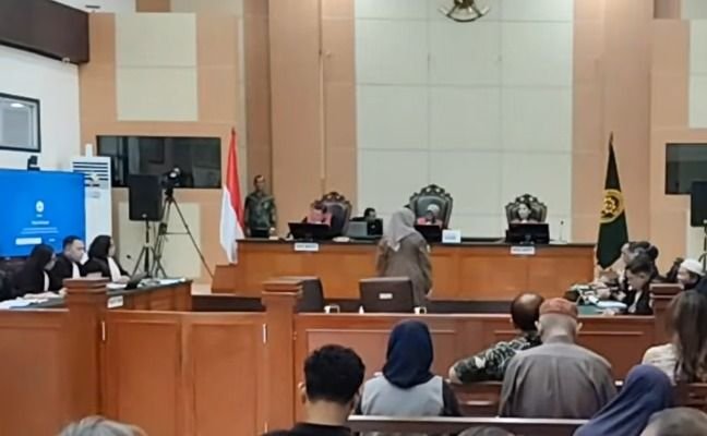 Drama Sidang Ijazah Jokowi! Pengacara Dokter Tifa Cecar Jaksa, Hakim Beri Peringatan