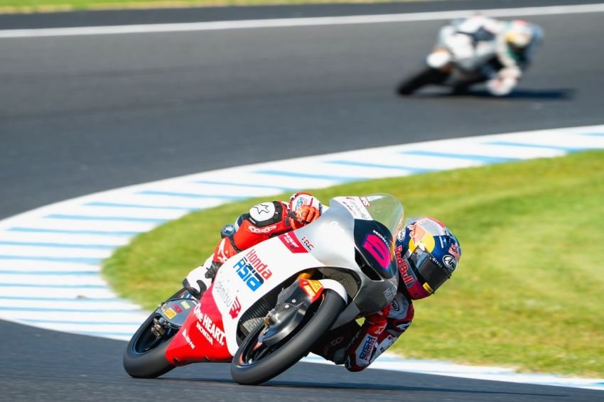 Cetak Sejarah Dunia! Veda Ega Rebut Pole Position Moto3 Australia, Siap Buru Podium Minggu Pagi