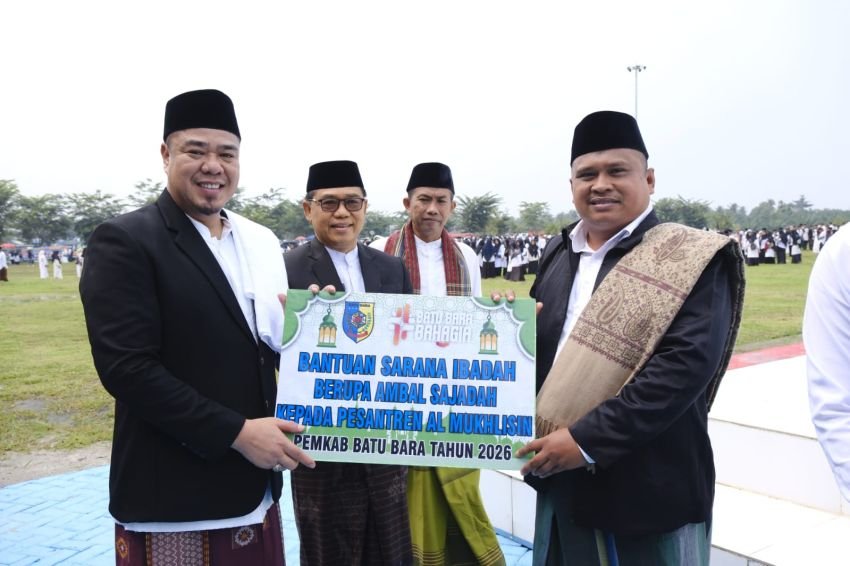 Pimpin Upacara Hari Santri 2026, Wabup Batu Bara Serahkan Bantuan Sarana Ibadah untuk 13 Pesantren